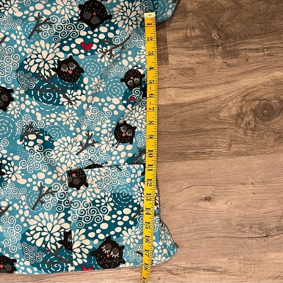 B Women's Scrub Top Size Medium Owls Floral Turquoise White - Picture 6 of 9